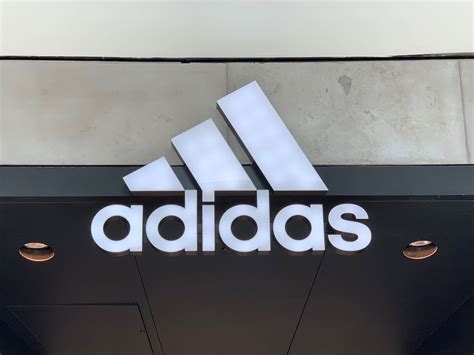 adidas daeland mall.